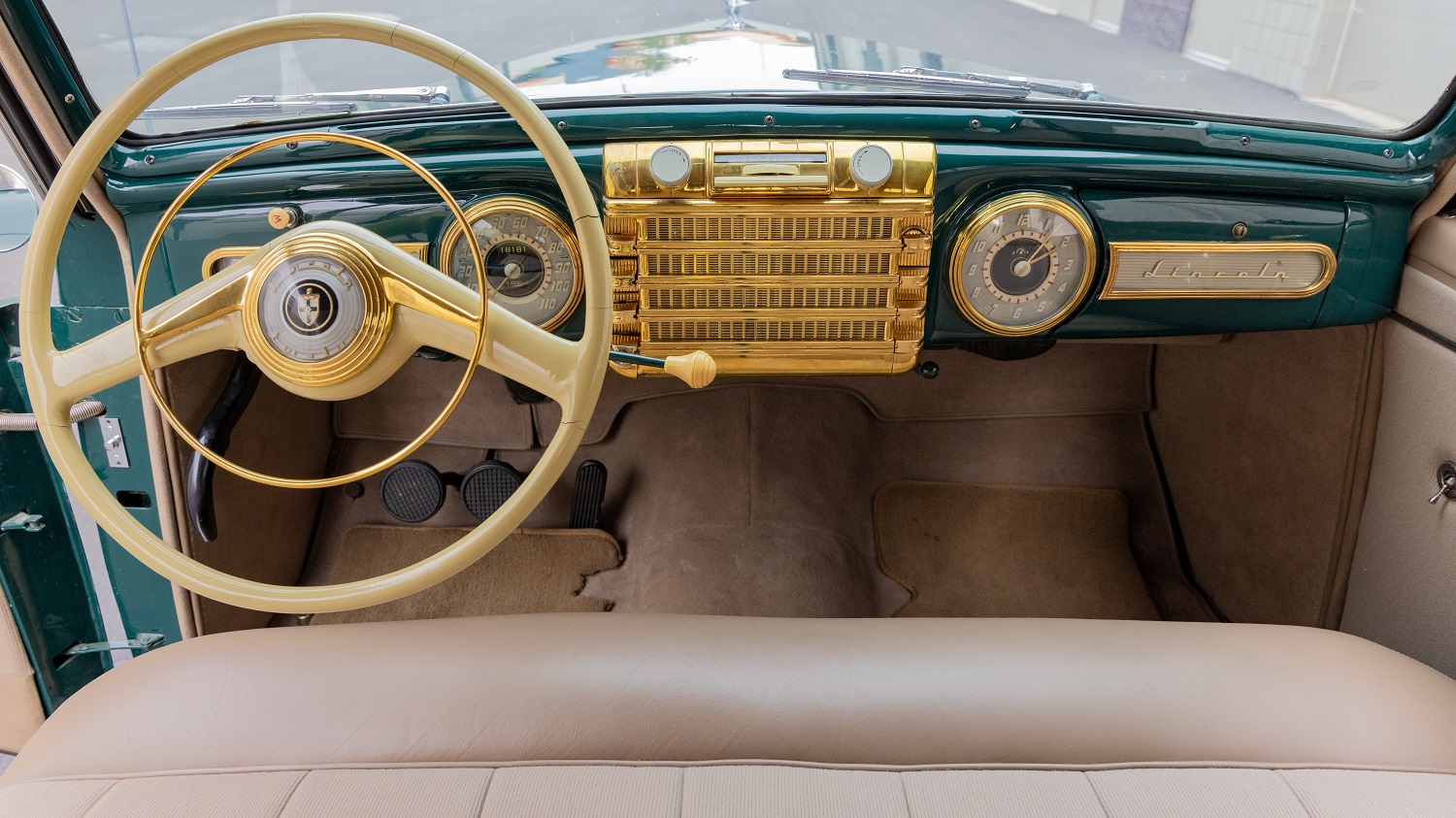1942 Lincoln Continental interior picture on AutoHunter.com.
