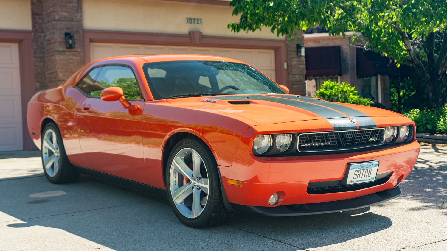 2008 Dodge Challenger SRT8 front angle