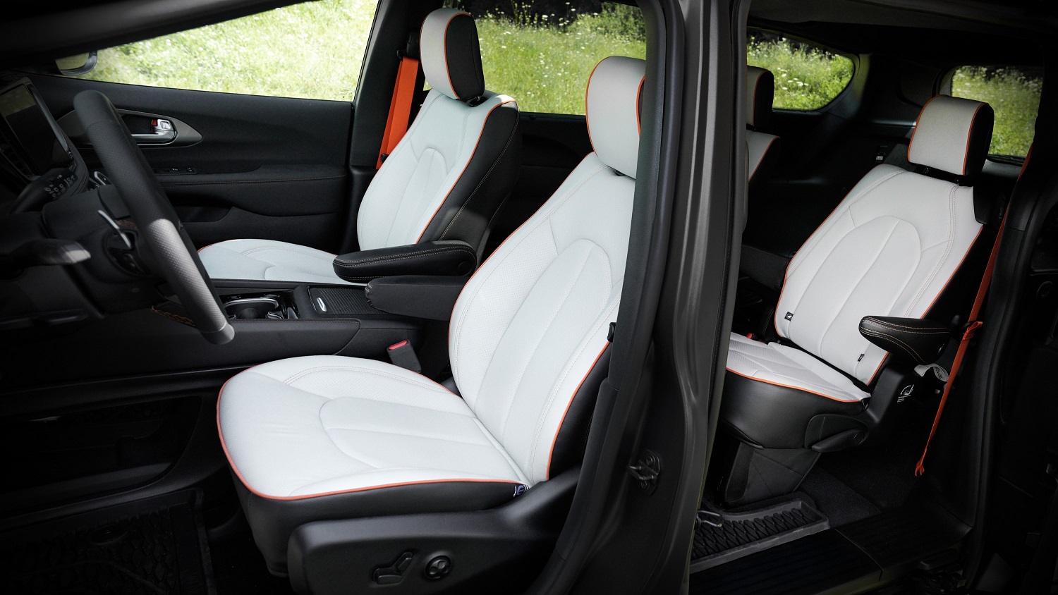 Chrysler Pacifica Grizzly Peak Concept interior