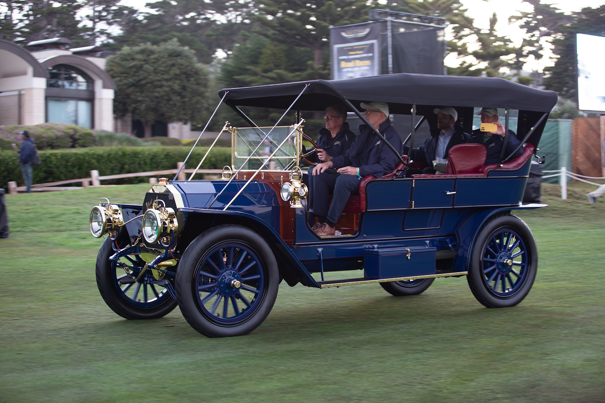 1908 Welch Model 4L Seven-Passenger Touring, side view, top up, driving on the grass at Pebble Beach Golf Links