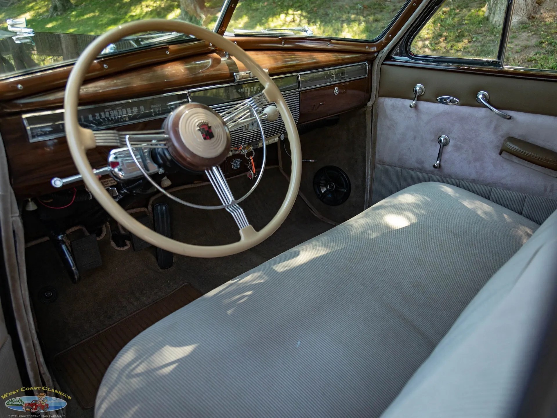 1939 Cadillac Series 60 Special sedan front seat dashboard