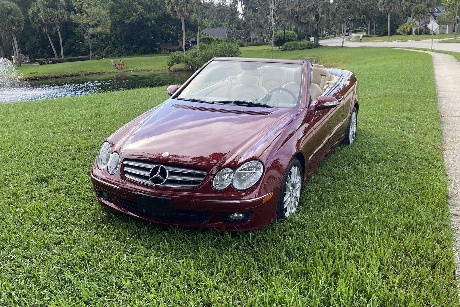 2009 Mercedes-Benz CLK350 Convertible, maroon, top down, front quarter view
