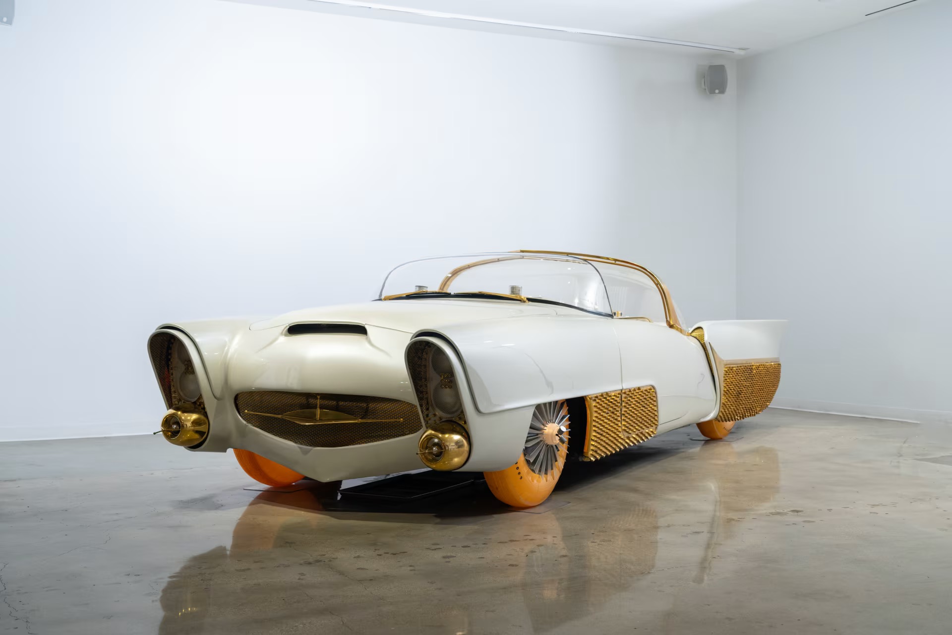 The Golden Sahara II, A Legendary Custom Car With Glowing Tires, Is Heading to Auction