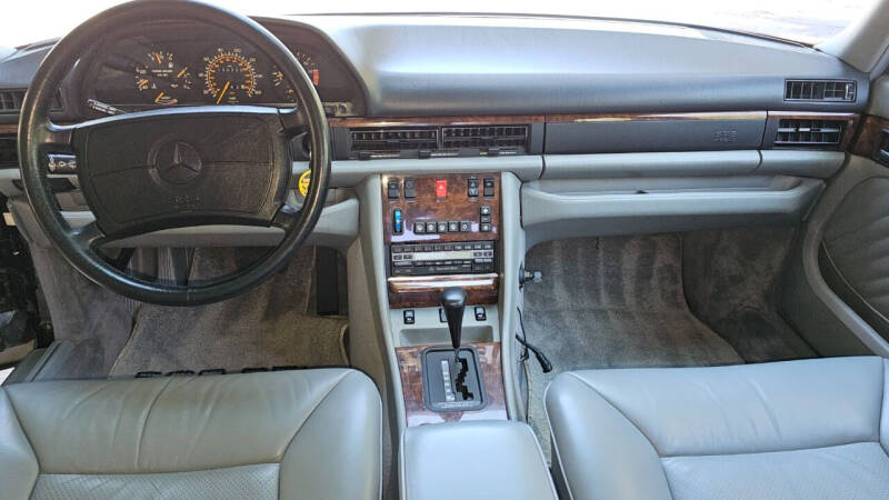 1990 Mercedes-Benz 560SEL